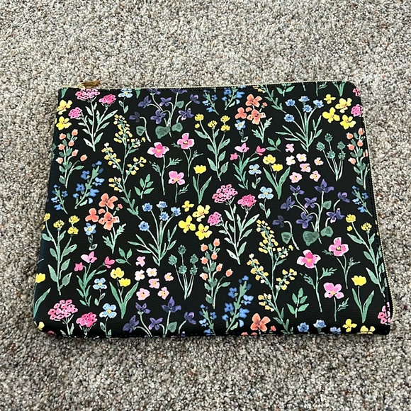 NWOT Day Designer Accessory Flower Pouch - Picture 2 of 9